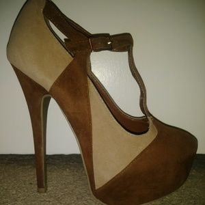 High heel pumps